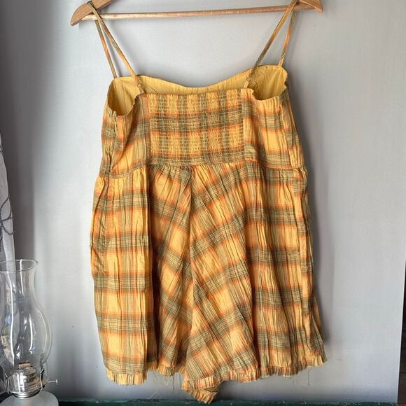 Urban outfitters Lorelei crinkle plaid romper size large yellow orange shorts su - Picture 4 of 8